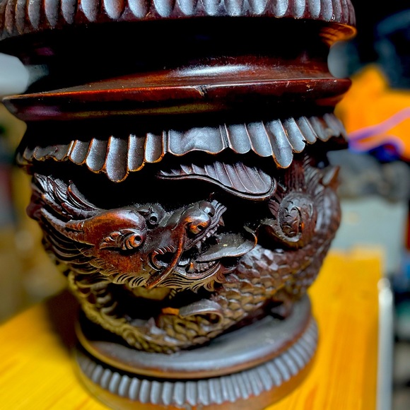 Hand carved Chinese dark red wood rice storage container. - Picture 3 of 11